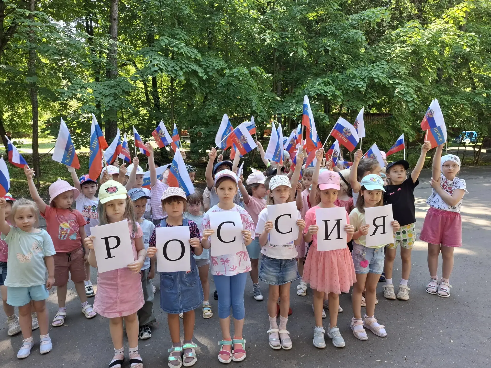 День России в нашем саду

🇷🇺Накануне Дня России в наших дошкольных группах прошло музыкально-спорт