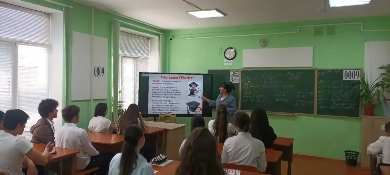 В целях выполнения комплекса профилактических мер, направленных на недопущение распространения в обр