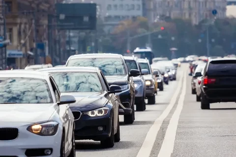 🚦 «Мягкая деавтомобилизация» в Калининграде: город ищет баланс между машинами и комфор...