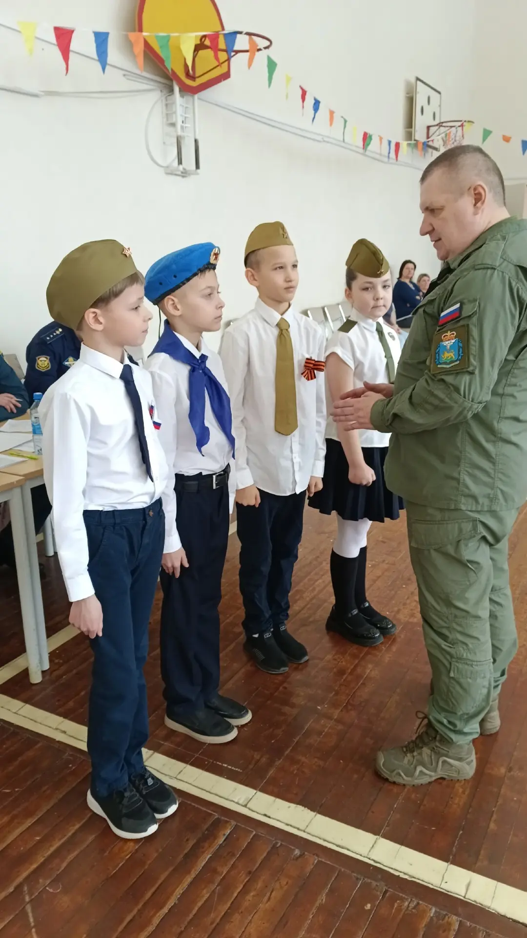 Продолжаем делиться фотографиями со смотра строя и песни посвященного Дню защитника Отечества!