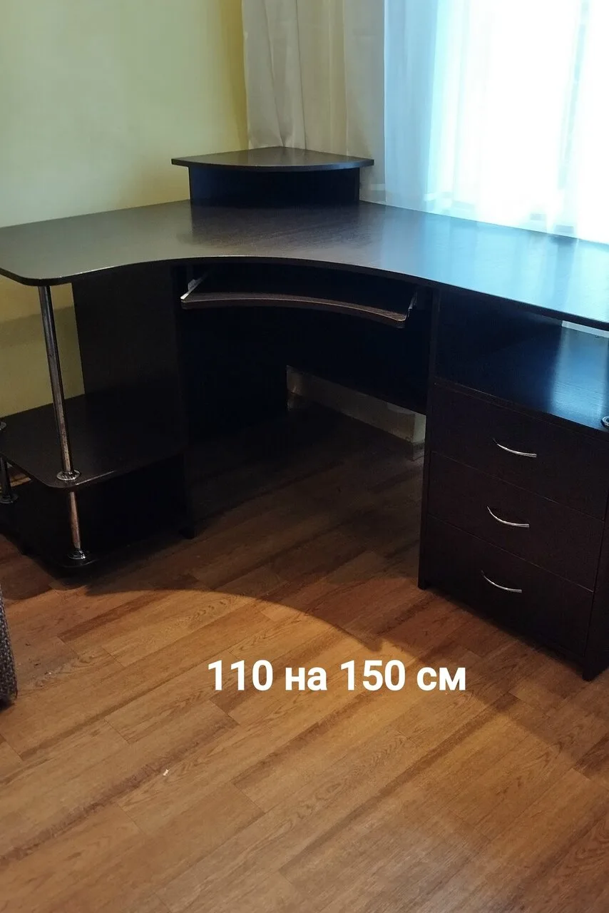 Продам угловой компьютерный стол, б/у, 5 т