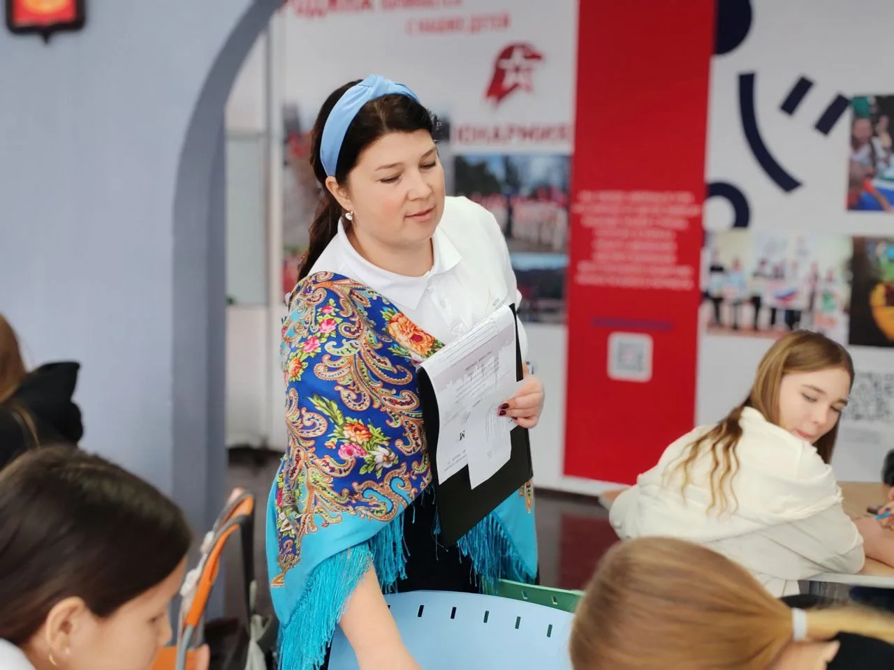 В мире родного языка 🇷🇺   Ребята собрались  в центре детских иннициатив не для скучной лекции, а для