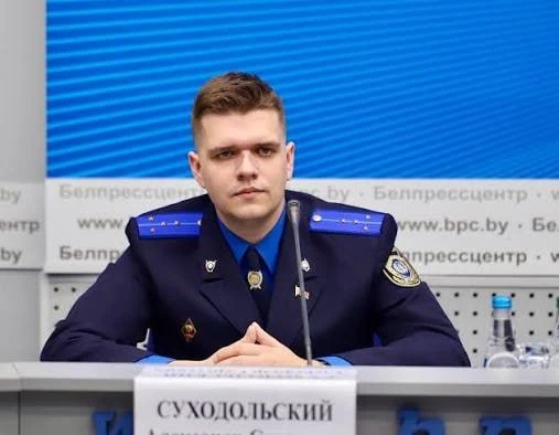 Украинский омбудсмен отреагировал на упреки в объятиях с российским чиновником