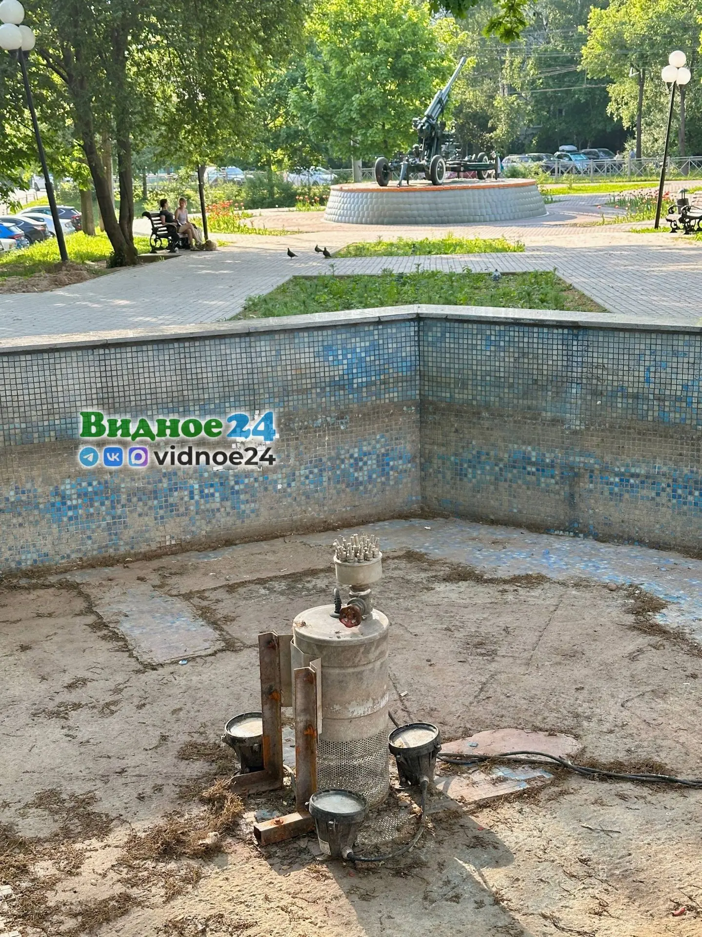 Видное, 20 мая 2026, 30 °С. В городе работает только три фонтана из шести.  Подписывайтесь на Видное