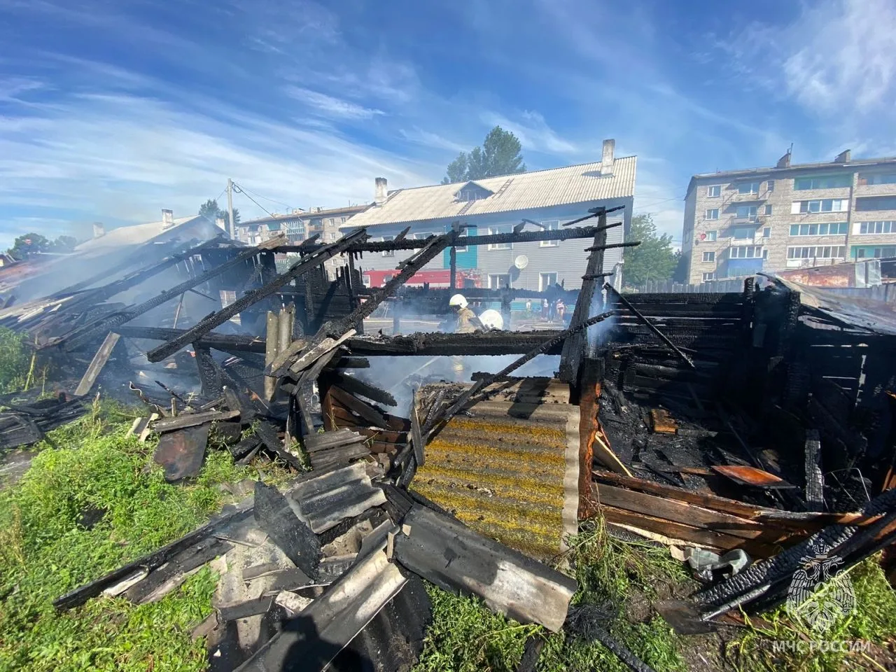 В Аскизском районе замыкание проводки привело к пожару в частном доме

🚒Сообщение о пожаре в селе Б
