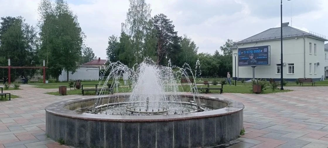Уважаемые жители!
В сквере городских фонарей обустроен фонтан.Просим вас провести с детьми беседу о 