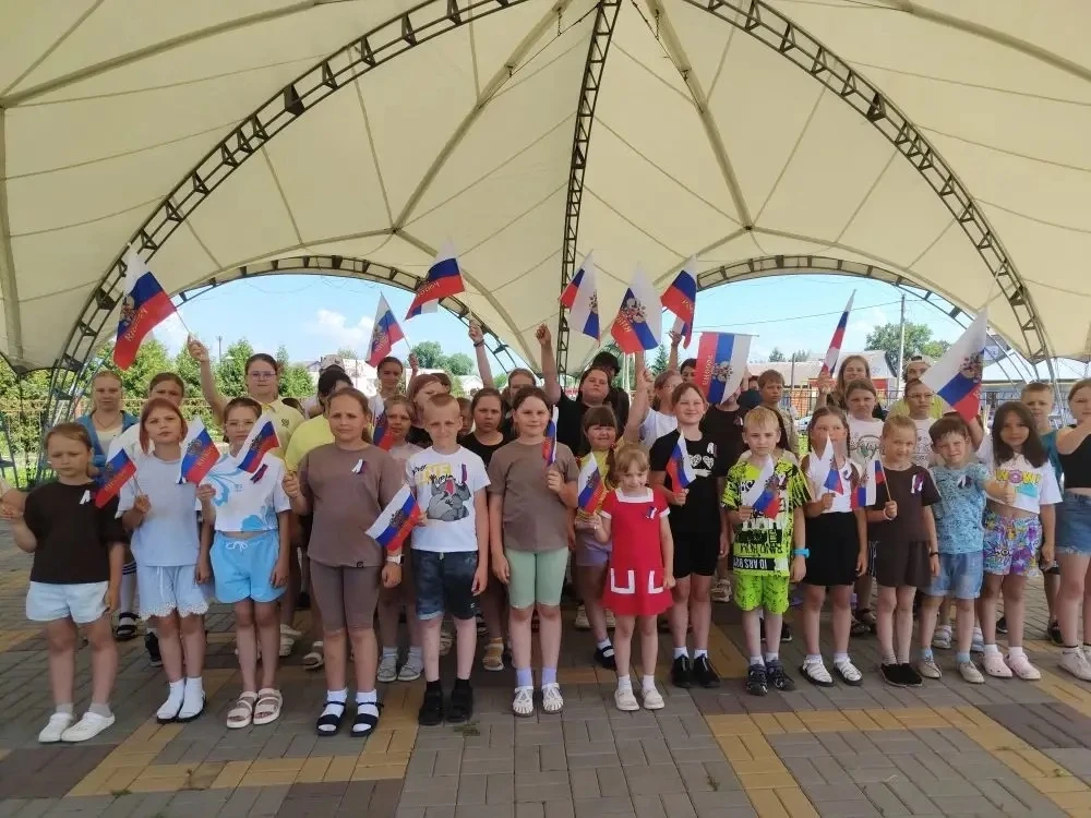 День России в нашем лагере: праздник единства и творчества! 🇷🇺

Накануне великого праздника в лаге