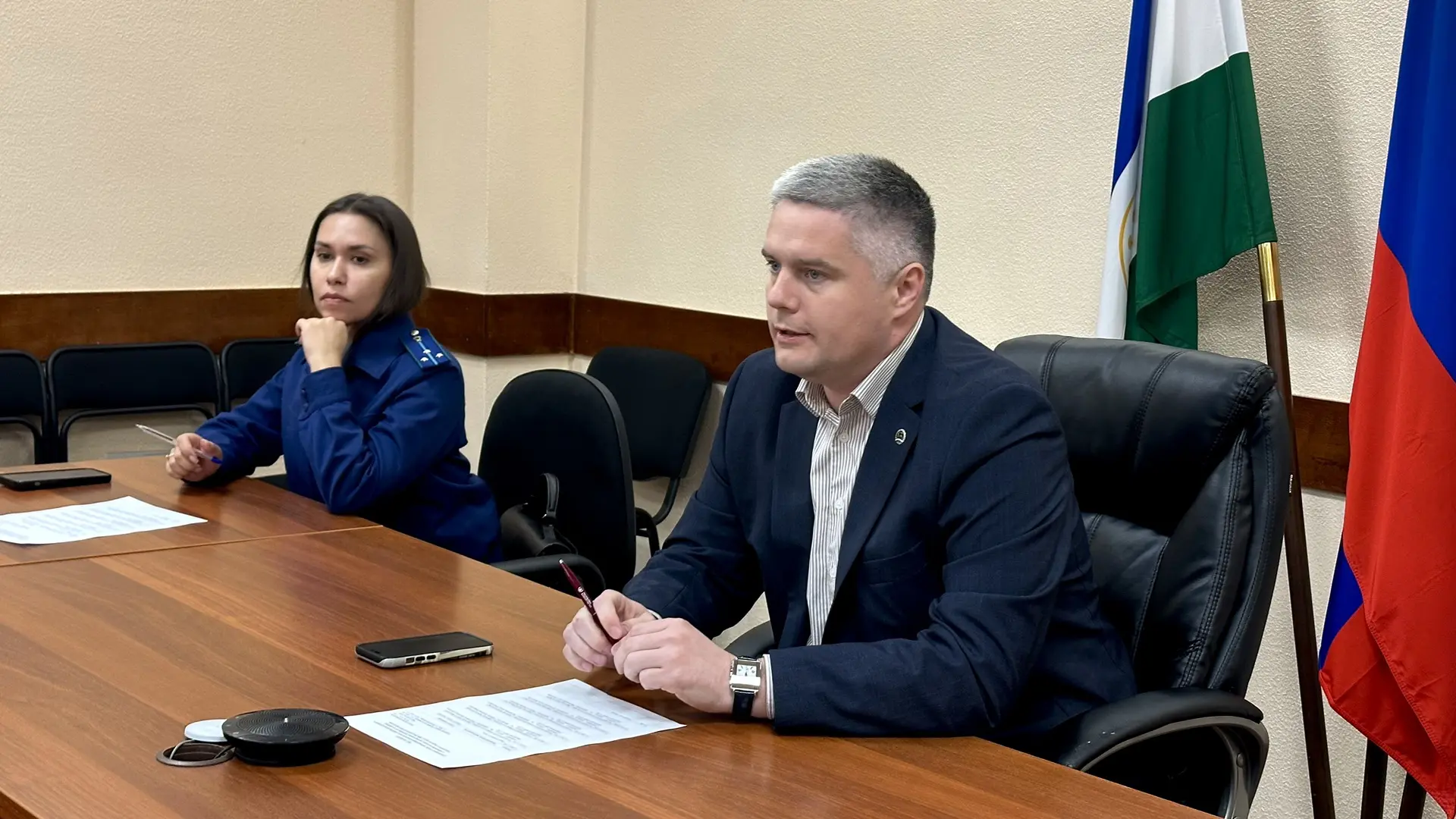 Провел рабочее совещание, посвящённое комплексному капитальному ремонту учреждений обра...