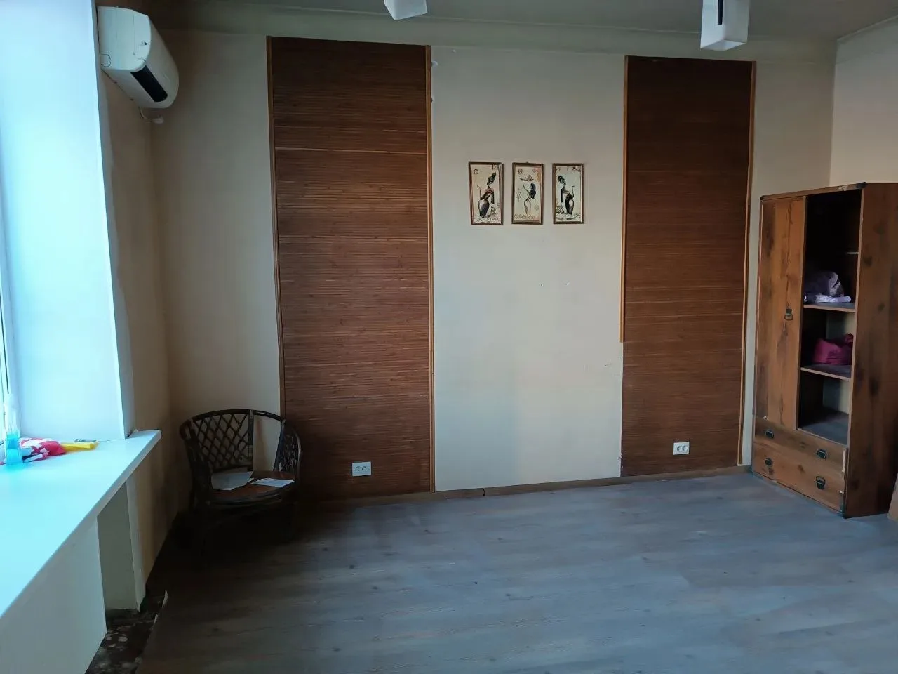 Продаётся трёхкомнатная квартира в самом центре Мариуполя,возле драмтеатра,по ул.Артема 48.Квартира 