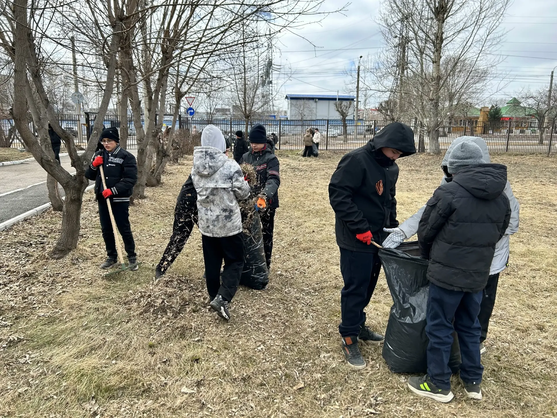 🍃ОБЩЕГОРОДСКОЙ СУББОТНИК🍃

Наша школа с большим энтузиазмом приняла участие в общегородском суббот