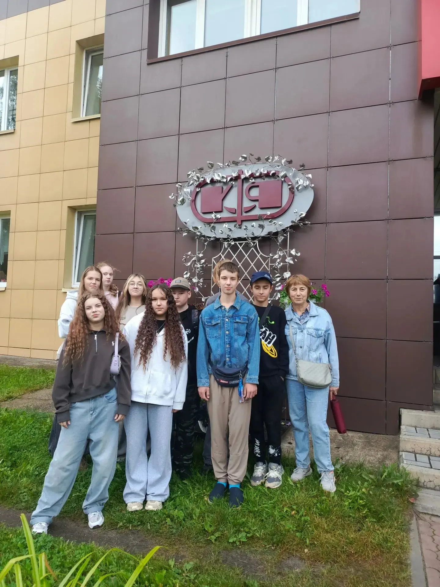 21 августа 2026 учащиеся 7б класса Лицея №9 г. Слободского посетили фанерный комбинат «...