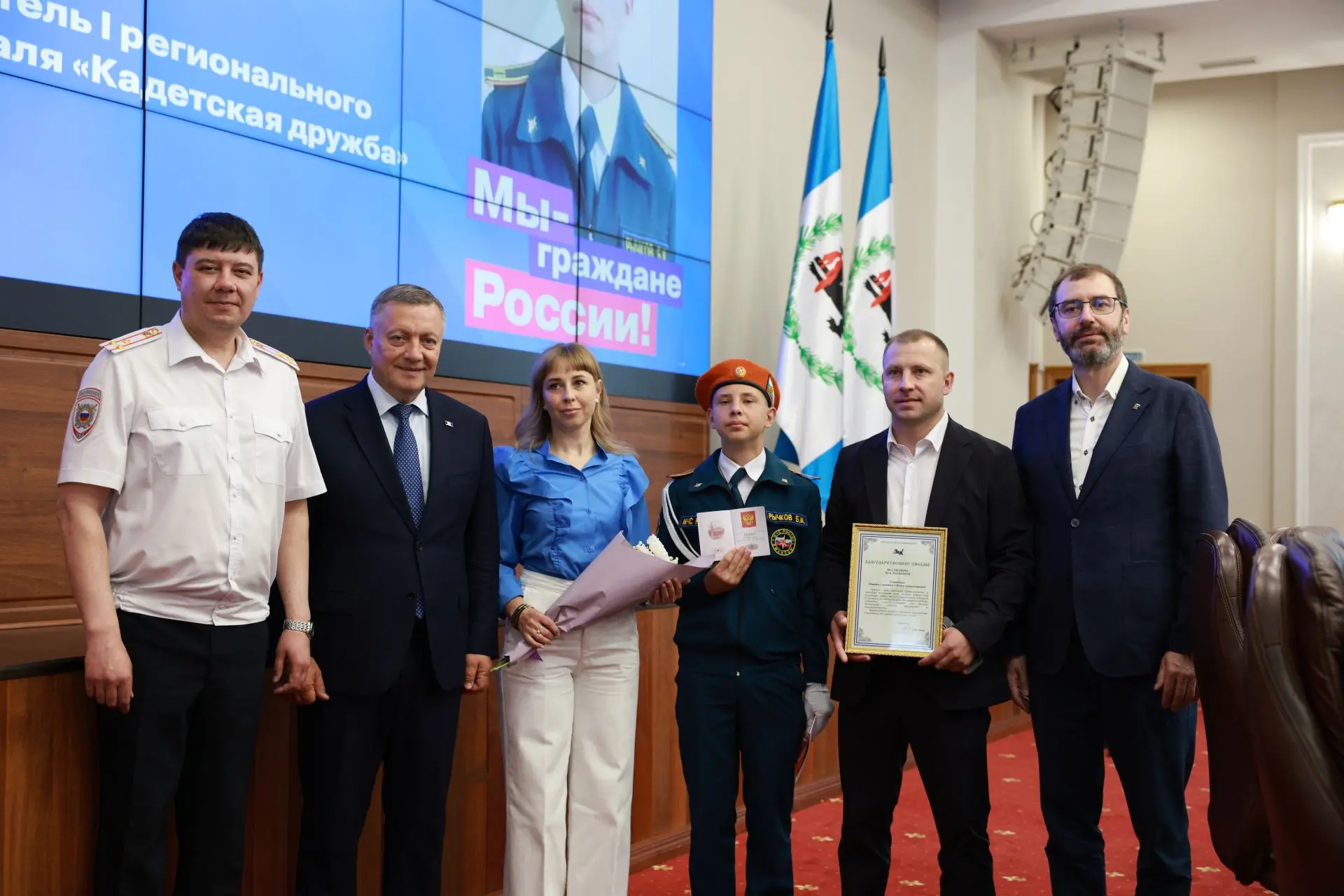 По традиции в День России вручаем школьникам их первые паспорта. Сегодня участниками Вс...