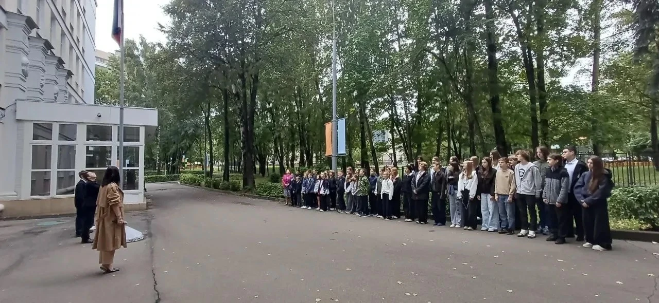 🇷🇺 Сегодня на площади перед нашей школой состоялась 148-я церемония поднятия Государс...