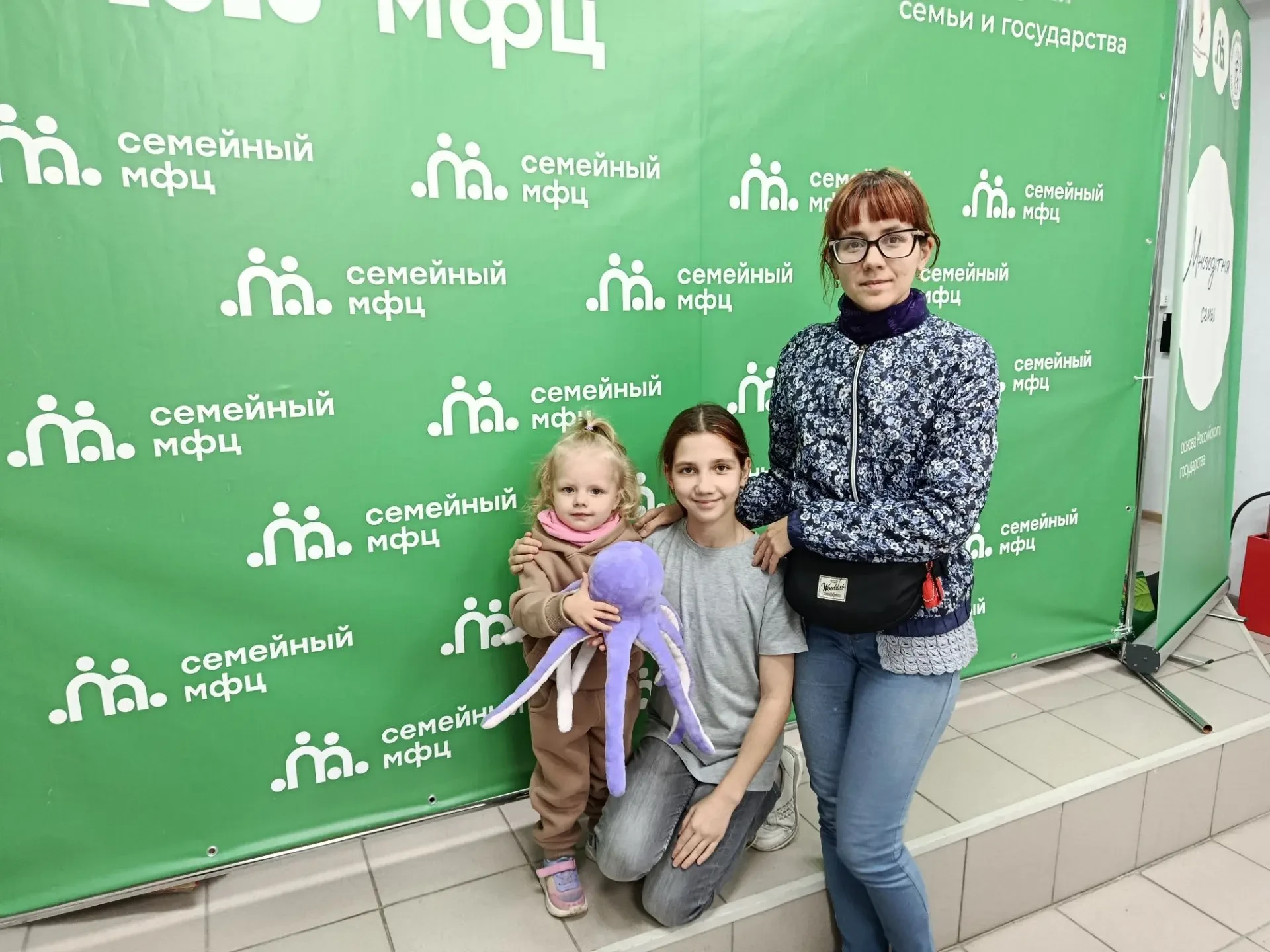 В Курганском центре социальной помощи семье и детям на площадках по адресу: ул. Алексее...