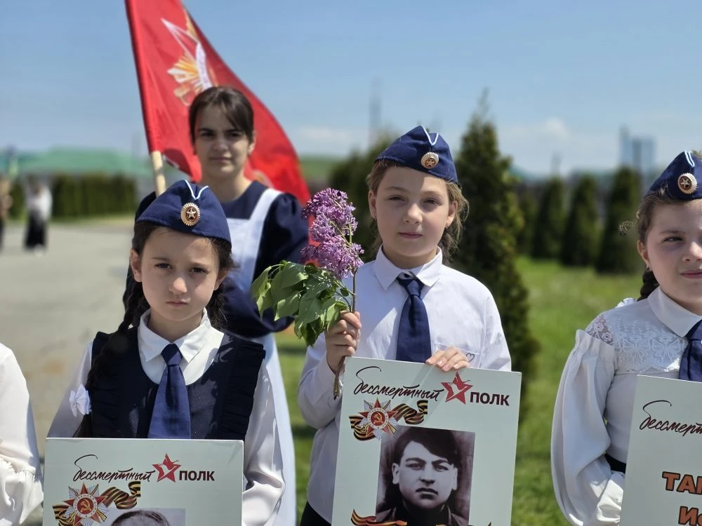 🚩9 мая — день, когда вся страна замирает в благодарности. В этот день в нашей школе пр...