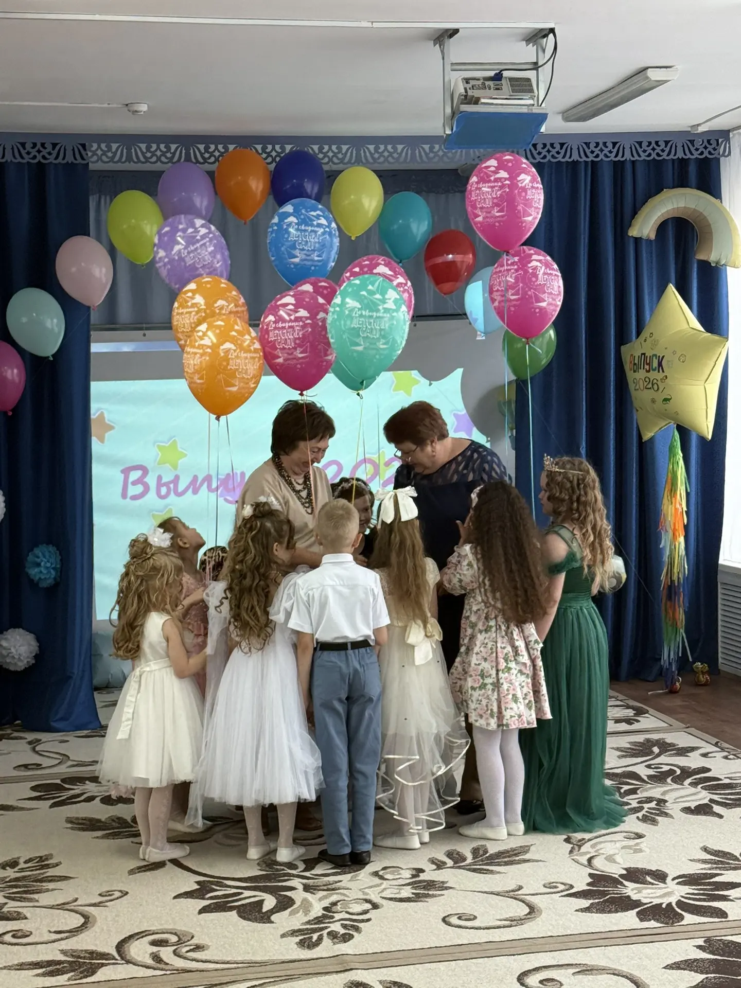 🎊Особенный день — наши маленькие выпускники👫👫 вступают во взрослую жизнь, покидая ст...