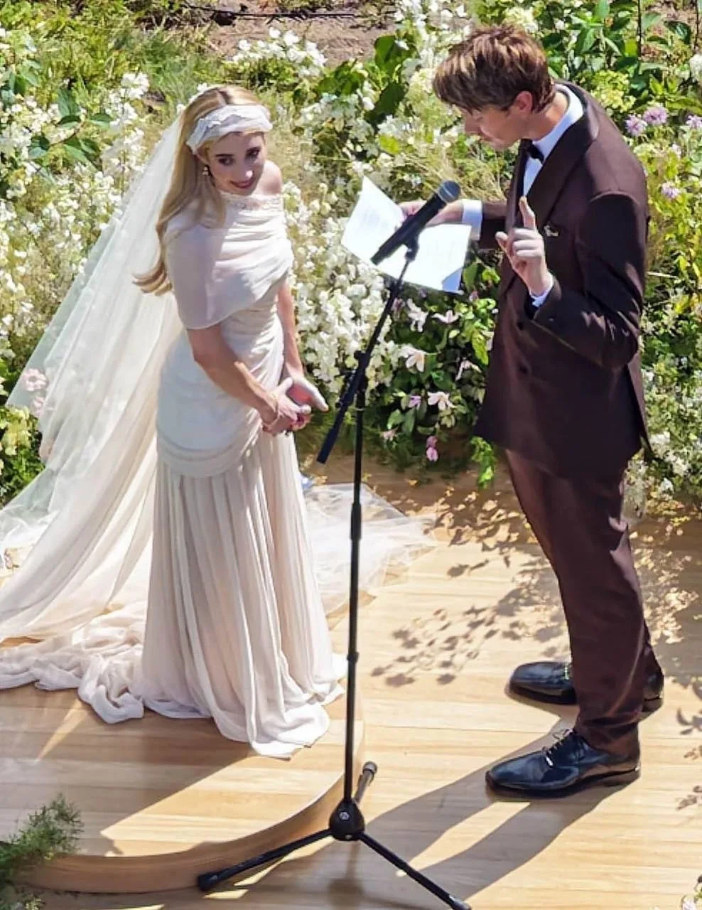 👰 Эмма Робертс и Коди Джон поженились! 

Актриса Эмма Робертс вышла замуж за своего возлюбленного К