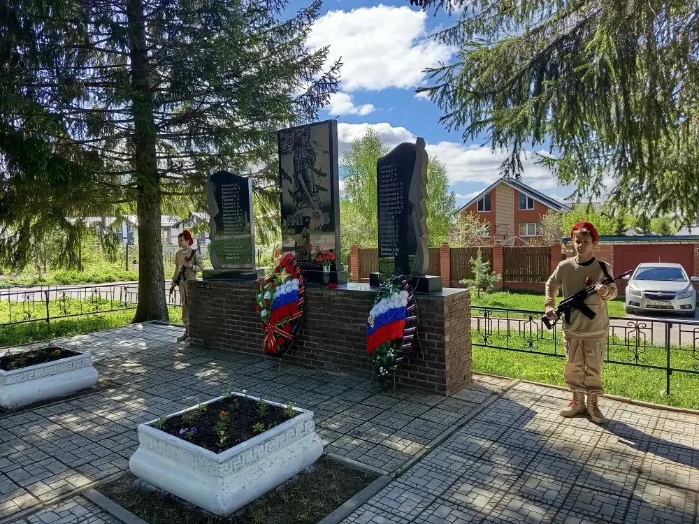 🎖 Память, освящённая подвигом: торжественный митинг у Обелиска в деревне Анкудиновка 🎖  В священный 