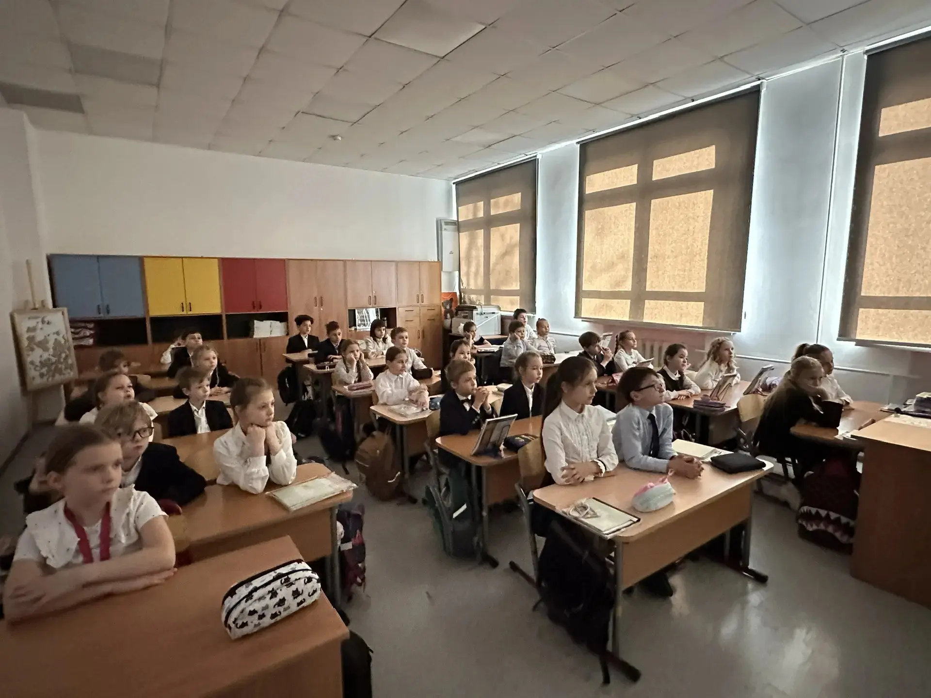 Такие разные уроки Продолжаем знакомиться с профессиями своих родителей.  Во 2-Г классе гостем на ур