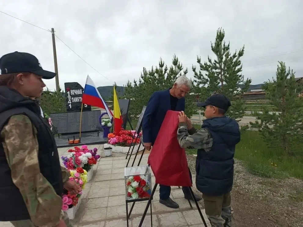 Памяти земляка…

🇷🇺В селе Горека сегодня состоялось торжественное открытие мемориальной плиты в па