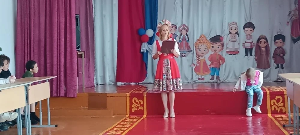 Сегодня для детей лагеря "Солнышко" прошли викторина "Символы России" и конкурс патриотической песни