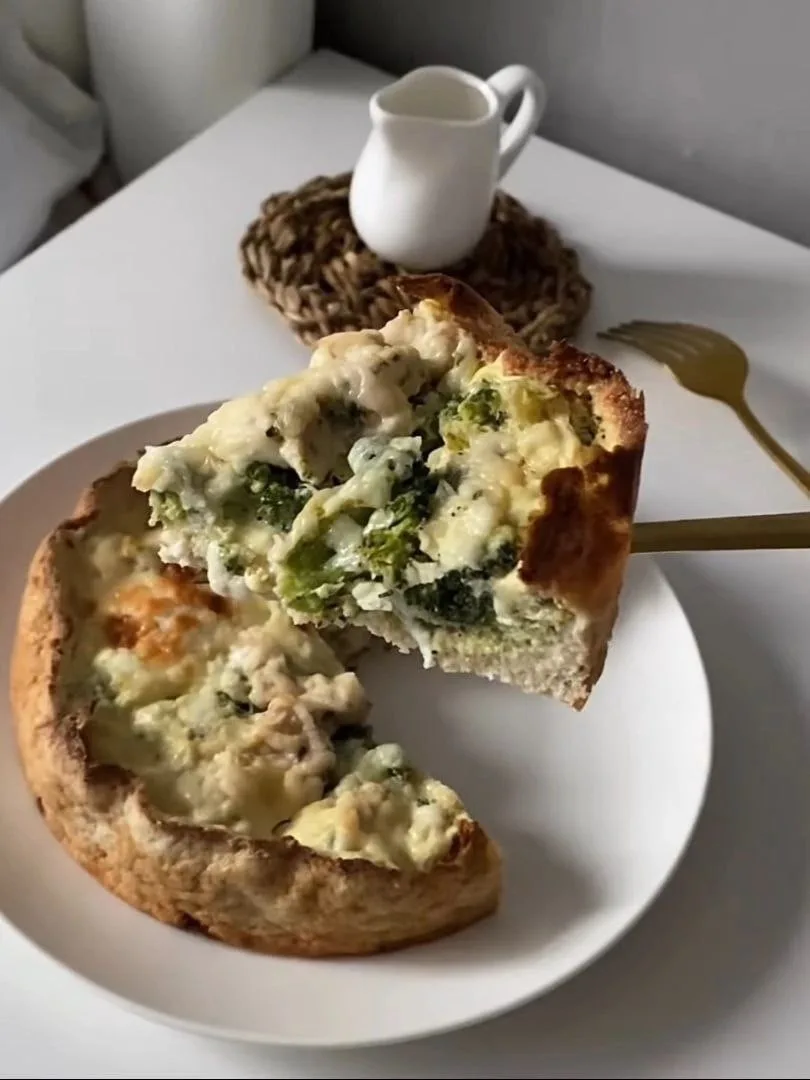 ✅КИШ ⁣⁣с брокколи и курицей⠀⁣⁣⠀