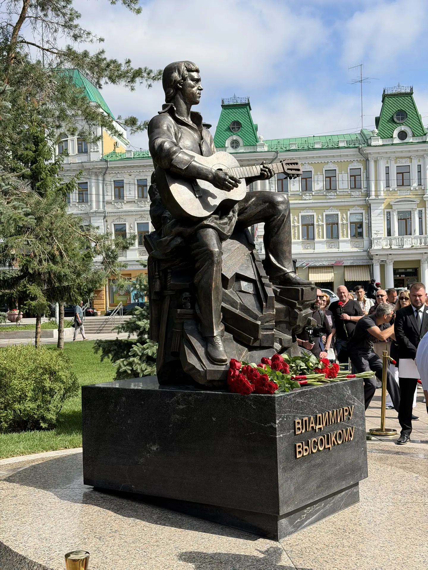 25 июля в День памяти Владимира Высоцкого, в Воскресенском сквере состоялось торжествен...