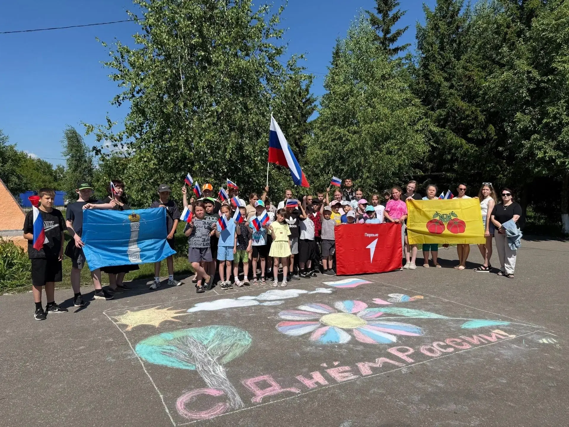 🇷🇺День России🇷🇺⁣

В школьных лагерях с дневным пребыванием состоялись мероприятия в рамках празд