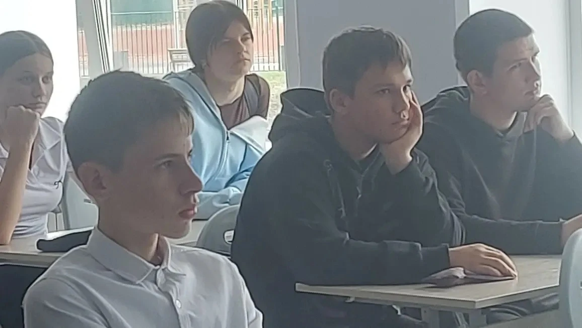 ВСТРЕЧАЕМ ГОСТЕЙ                                                                       ...