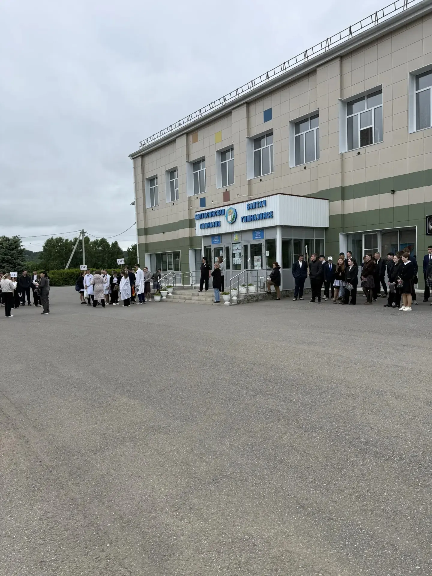 Сегодня 9-тиклассники сдавали экзамен по выбору: география, биология, химия.  Желаем на...