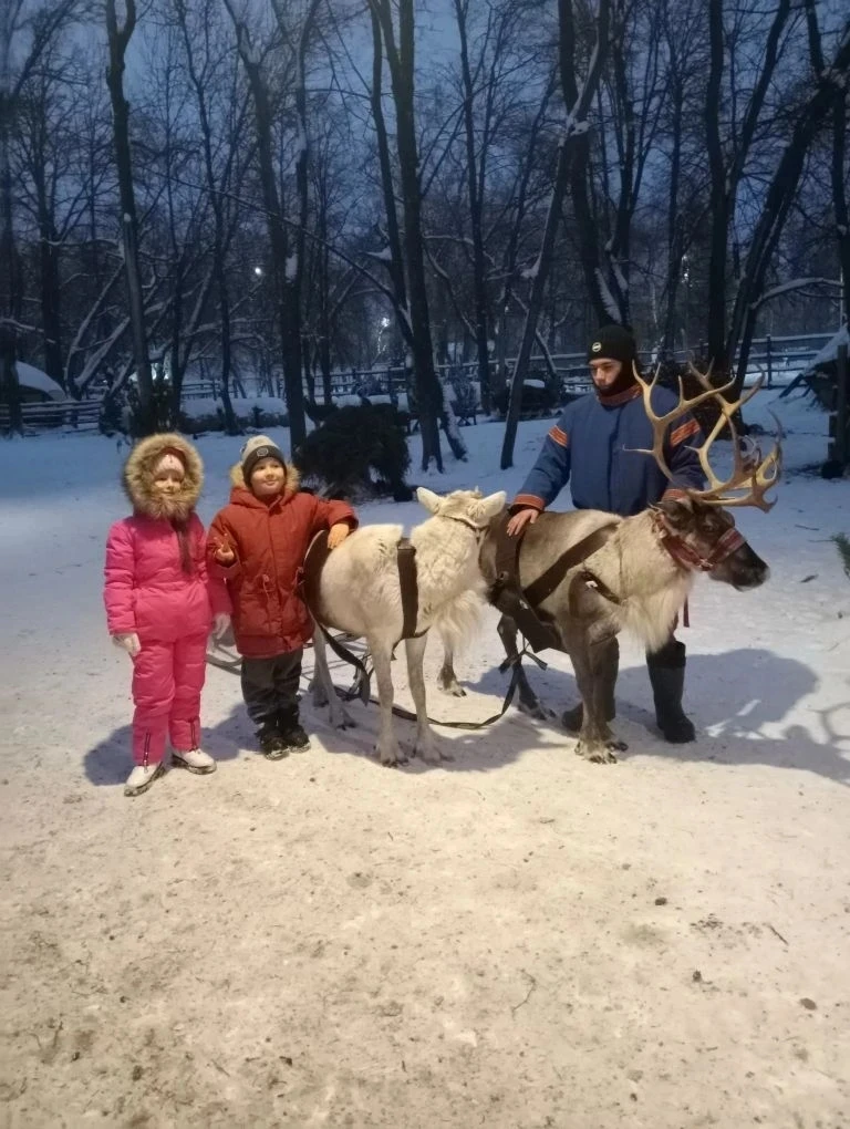 Меня зовут Васильев Никита, учусь в 1 "Г" классе. На каникулах с семьёй были  в парке "Сказка" , смо