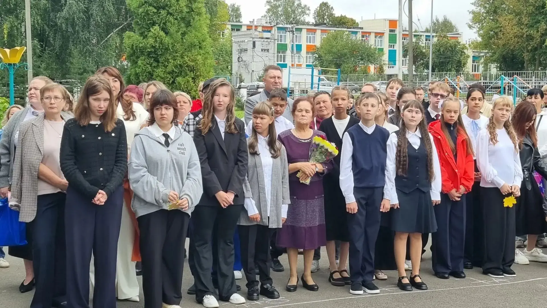 Сегодня, 1 сентября, в школах по всей стране состоялись праздничные линейки, открывшие ...