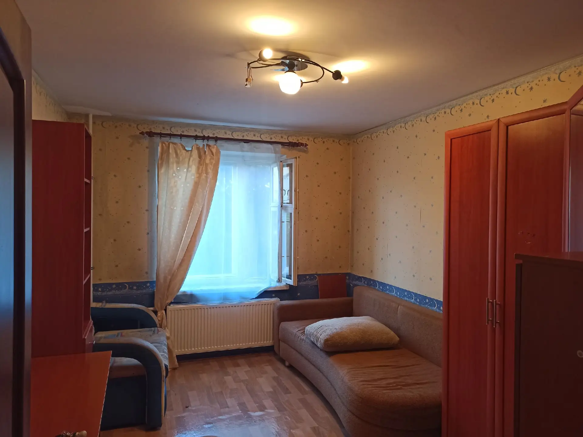 Сдается комната парню до 30лет, в 3-х комнатной квартире по адресу Четаева 35, по оплат...