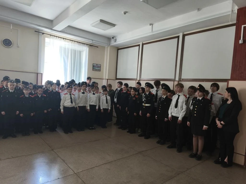 🌟 Память, честь и гордость: кадетская линейка в честь освобождения Ялты 🌟  Сегодня, 16 апреля, в ден