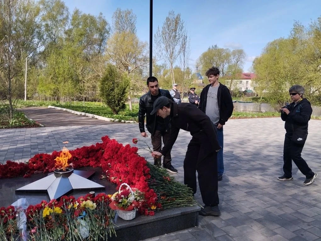 🎗️МЫ ПОМНИМ! МЫ ГОРДИМСЯ! 🎗️  9 мая обучающиеся 10 «Б» класса Центра Образования «Гимназия» вместе с