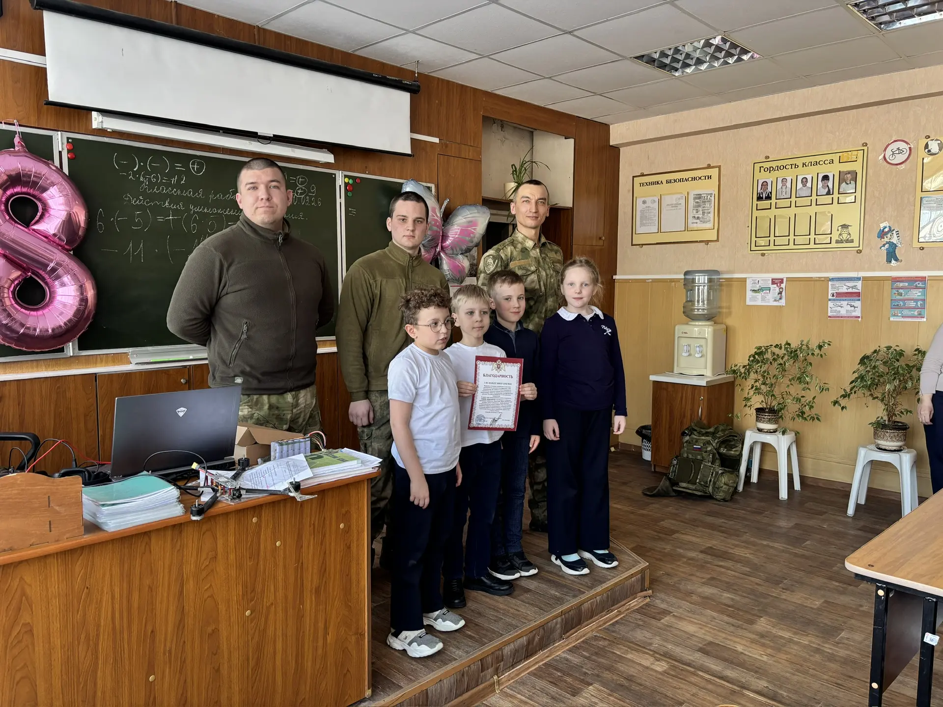 Встреча с героями: как наши школьники познакомились с армией и попробовали себя в роли операторов др