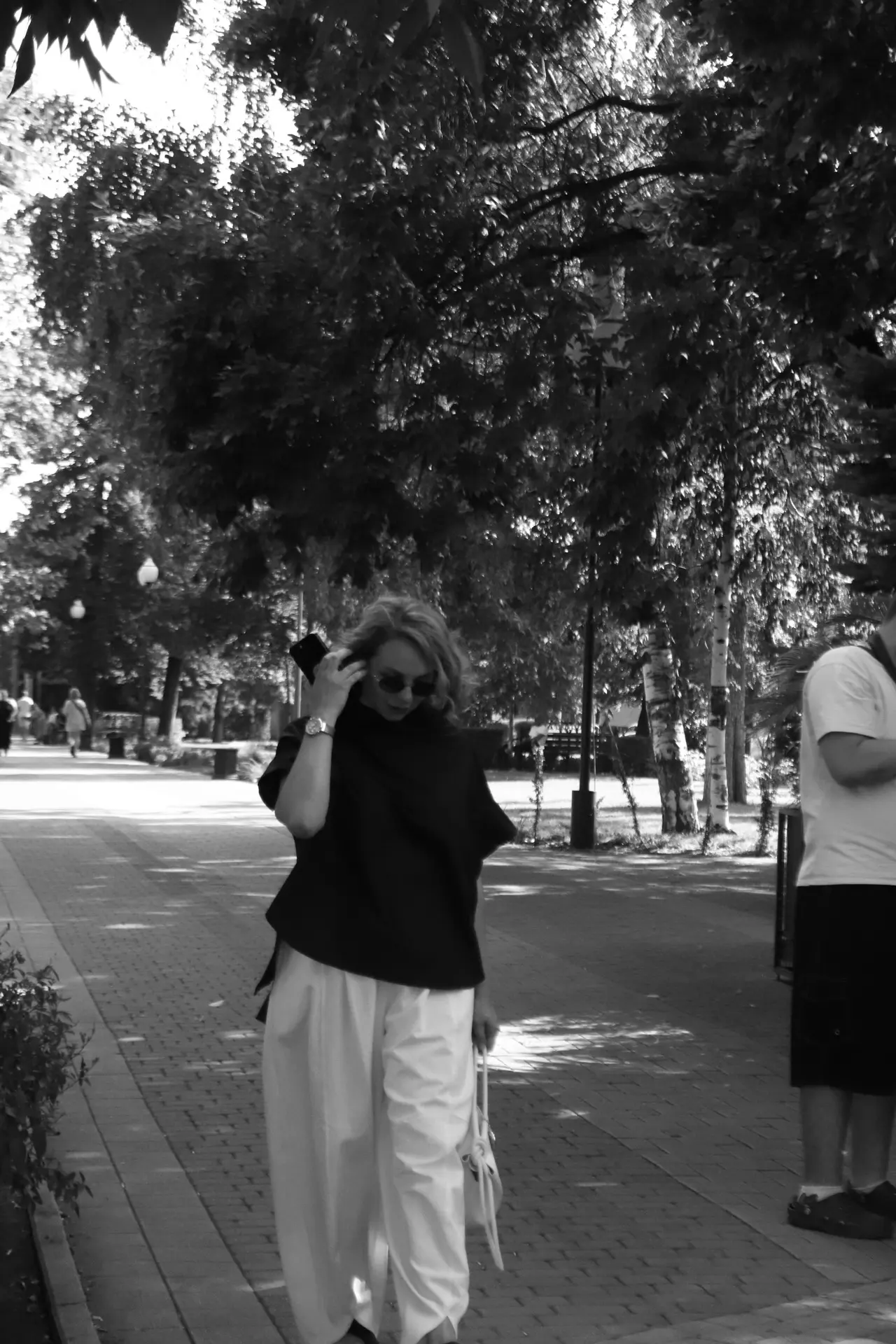 Вб, походу, приказало долго жить. Озон чет пока не вставляет.
Собралась и поехала в ТЦ.
О чем я поду