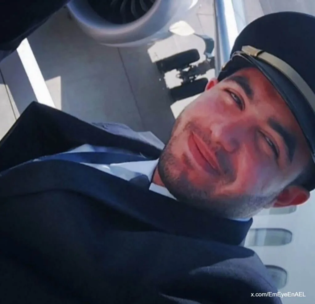 В соцсетях распространяется фотография предполагаемого второго пилота Flydubai, напавше...
