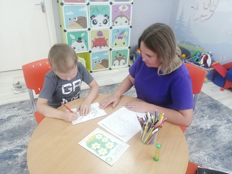 В ГБУ«КЦСОН Краснобаковского муниципального округа»  продолжаются занятия с детьми с РА...