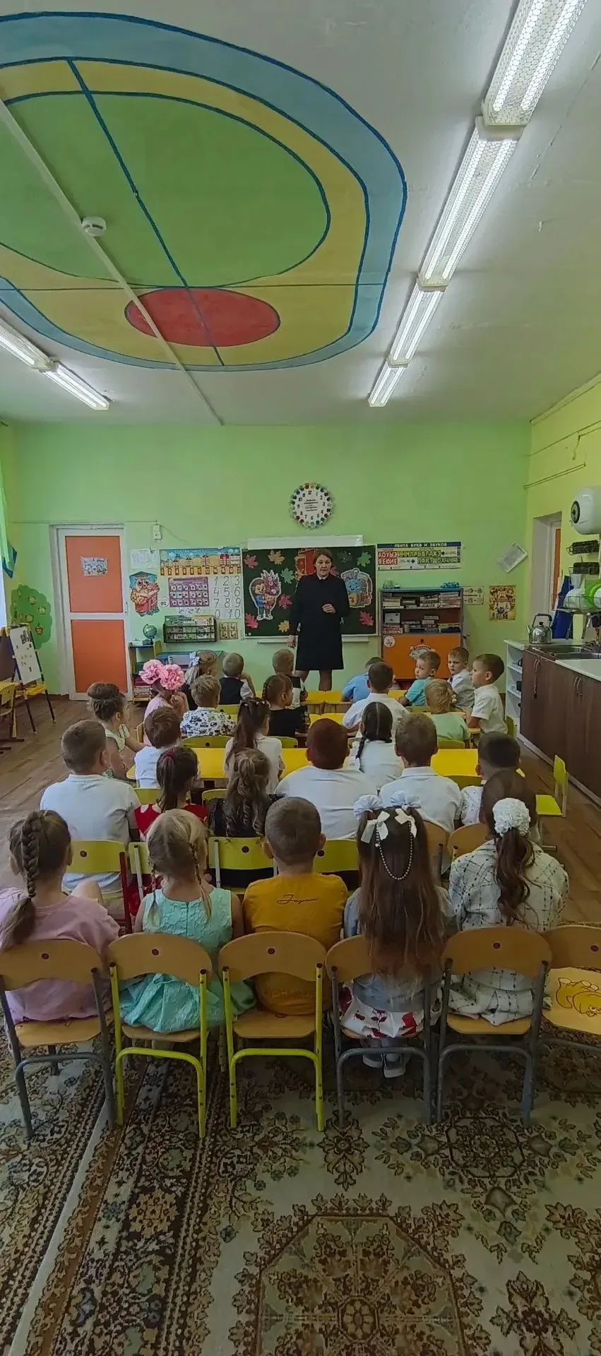 1 сентября  в подготовительную группу  с профилактической беседой «Урок безопасности» п...