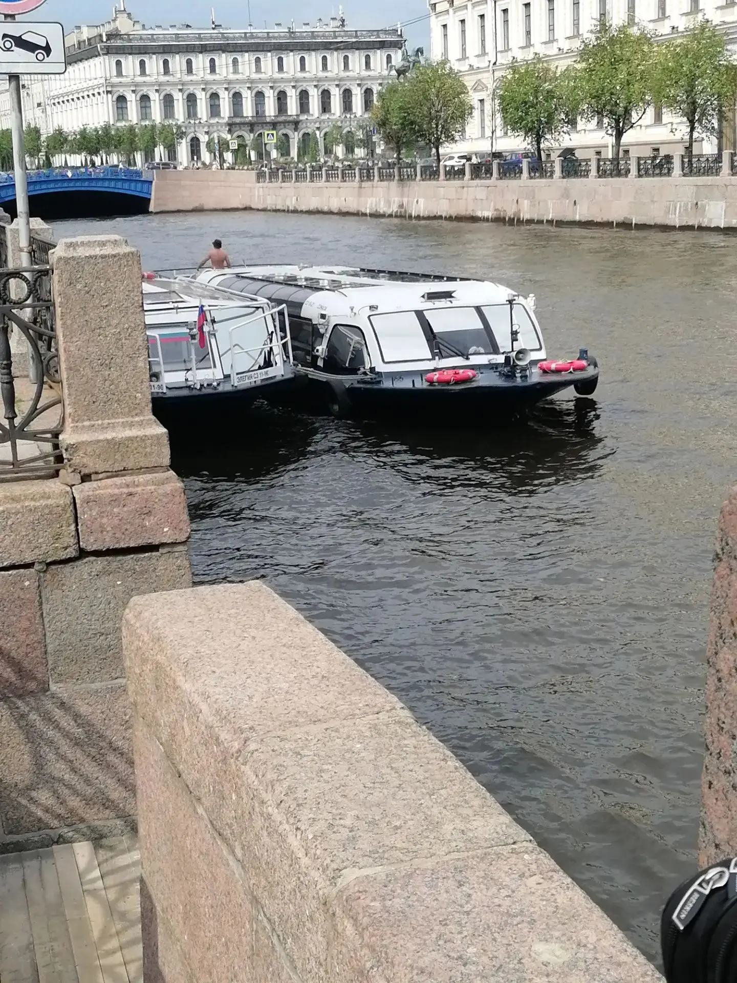 🛥️Прогулка по рекам и каналам — один из лучших способов увидеть Санкт-Петербург перед отъездом. Вод