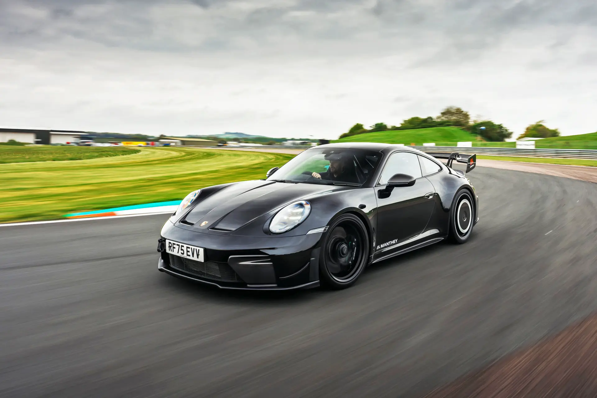 Дерзкий, как пуля резкий "Porsche 911 GT3 Manthey Performance Kit" рождённый для трека.
Когда клиент