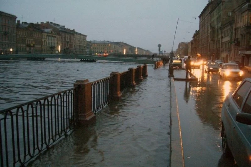 Завтра уровень воды в Неве превысит метровую отметку