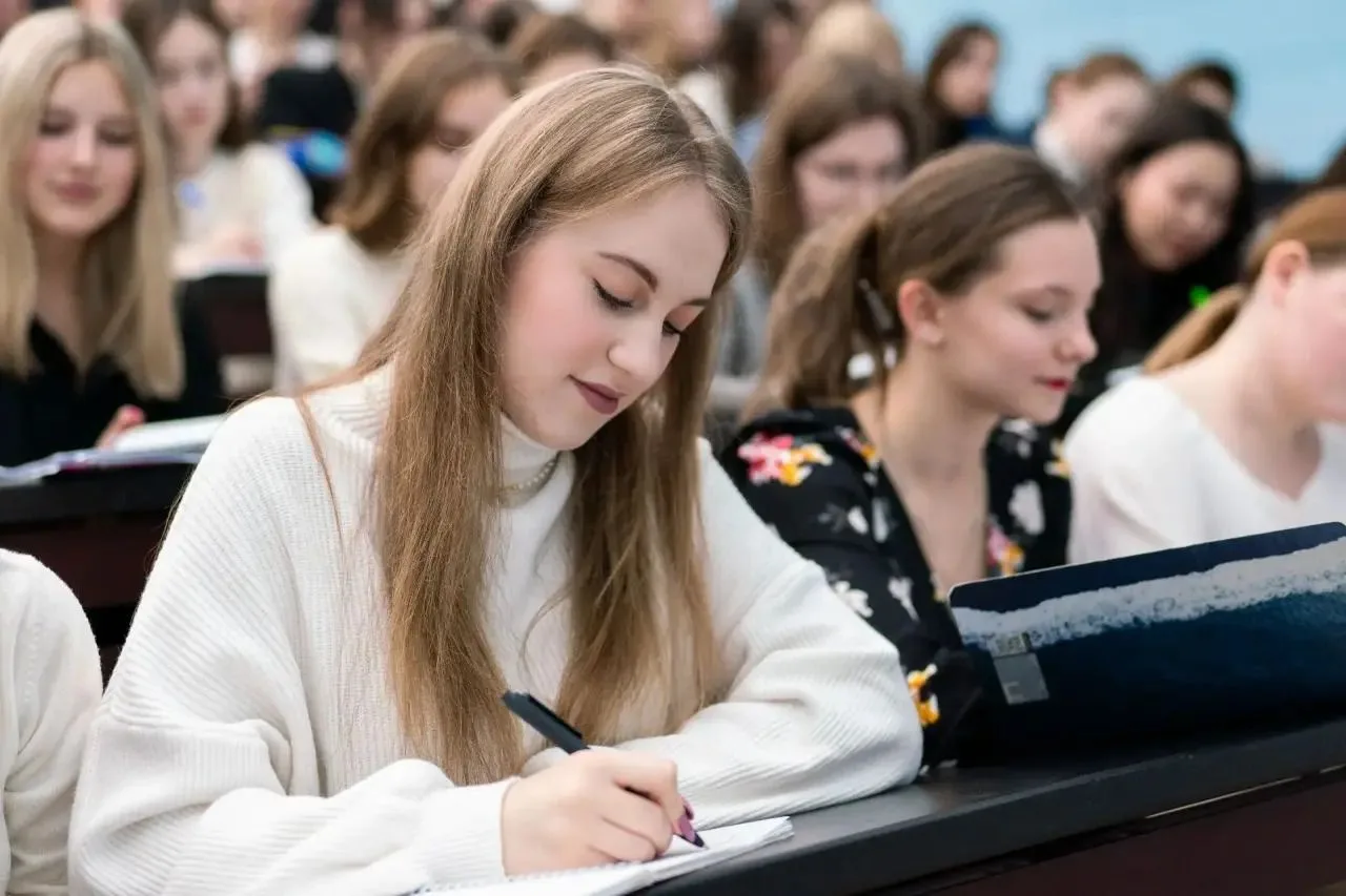Приёмная кампания в вузы, колледжи и техникумы стартовала
В этом году 1,2 тыс. вузов и почти 4 тысяч