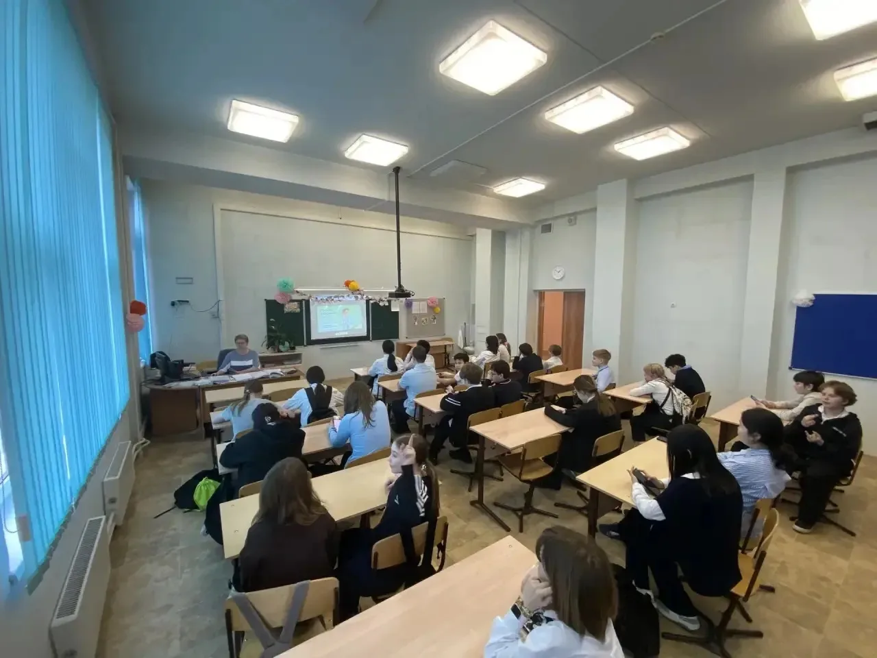 🔬 Сегодня ученики нашей школы приняли участие в увлекательном занятии курса внеурочнойдеятельности «
