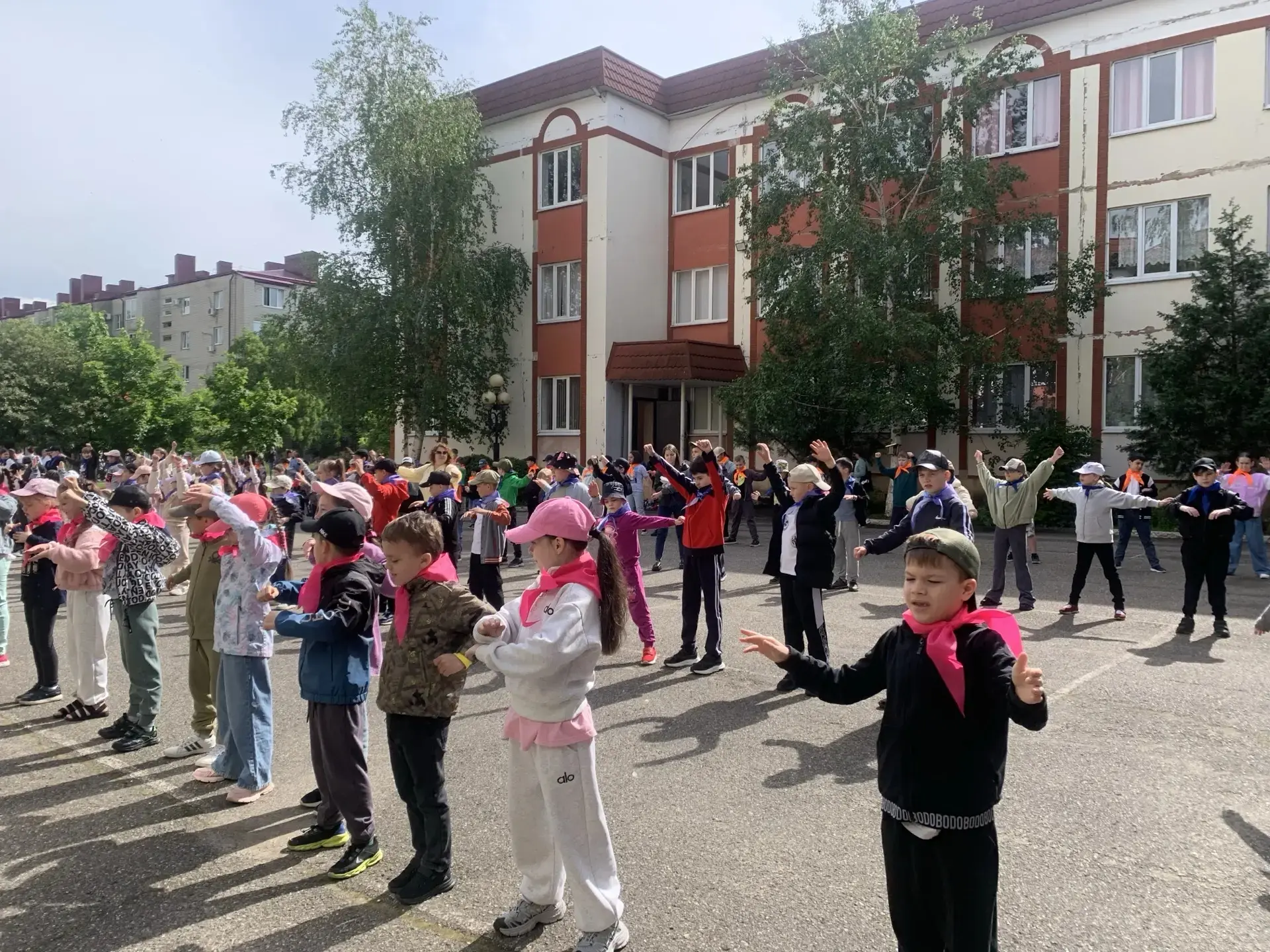 С 1 по 5 июня в пришкольном лагере "Казачок"  прошла акция «Мои безопасные каникулы».