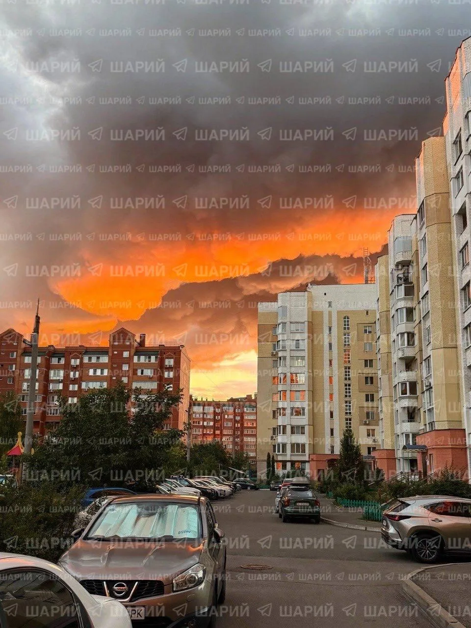 Небо над Борисполем после атаки на склады в одной из крупнейших промышленных и логистич...