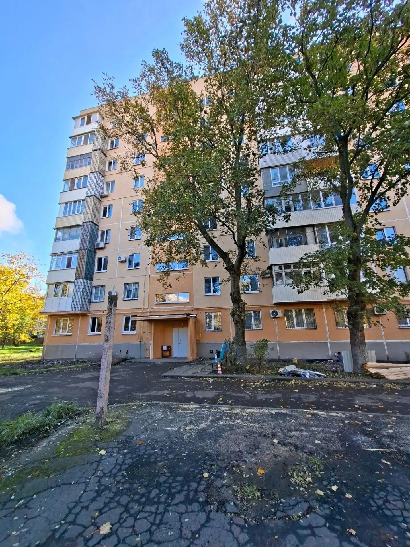 3-ком.кв.в самом центре. Парк, Аллея, Школа №18 во дворе.
СРОЧНО!!!
Продается ликвидная квартира в л
