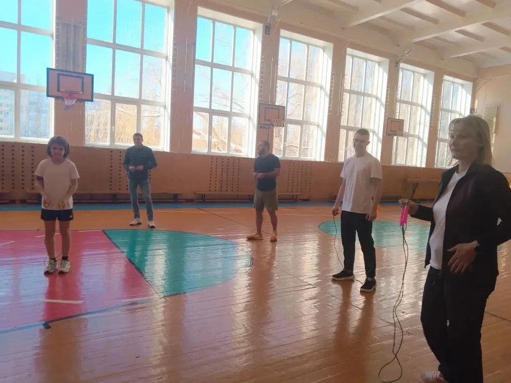 Спортивный праздник «Вместе с отцом — я молодцом!» прошел на ура! 💪  Вчера в стенах нашей школы было