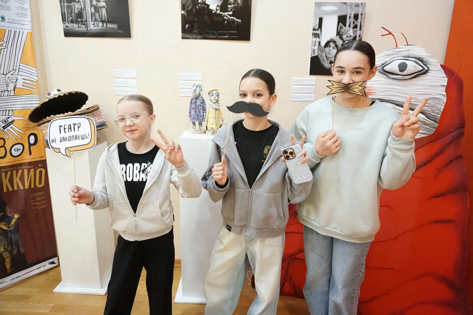 Занавес опускается: успейте на театральную выставку 🎭

Наша экспозиция «Этот невероятный мир театра
